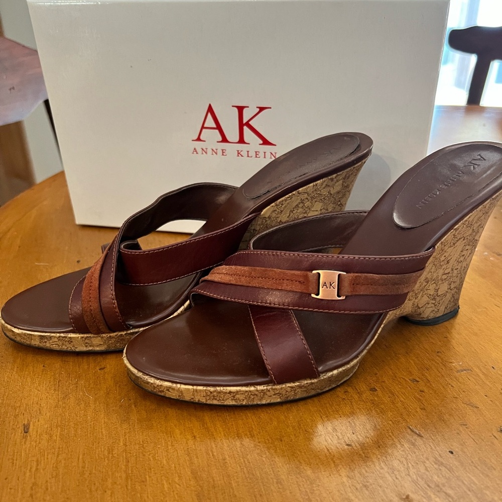 Anne Klein Wedge Sandal. Size 8.5